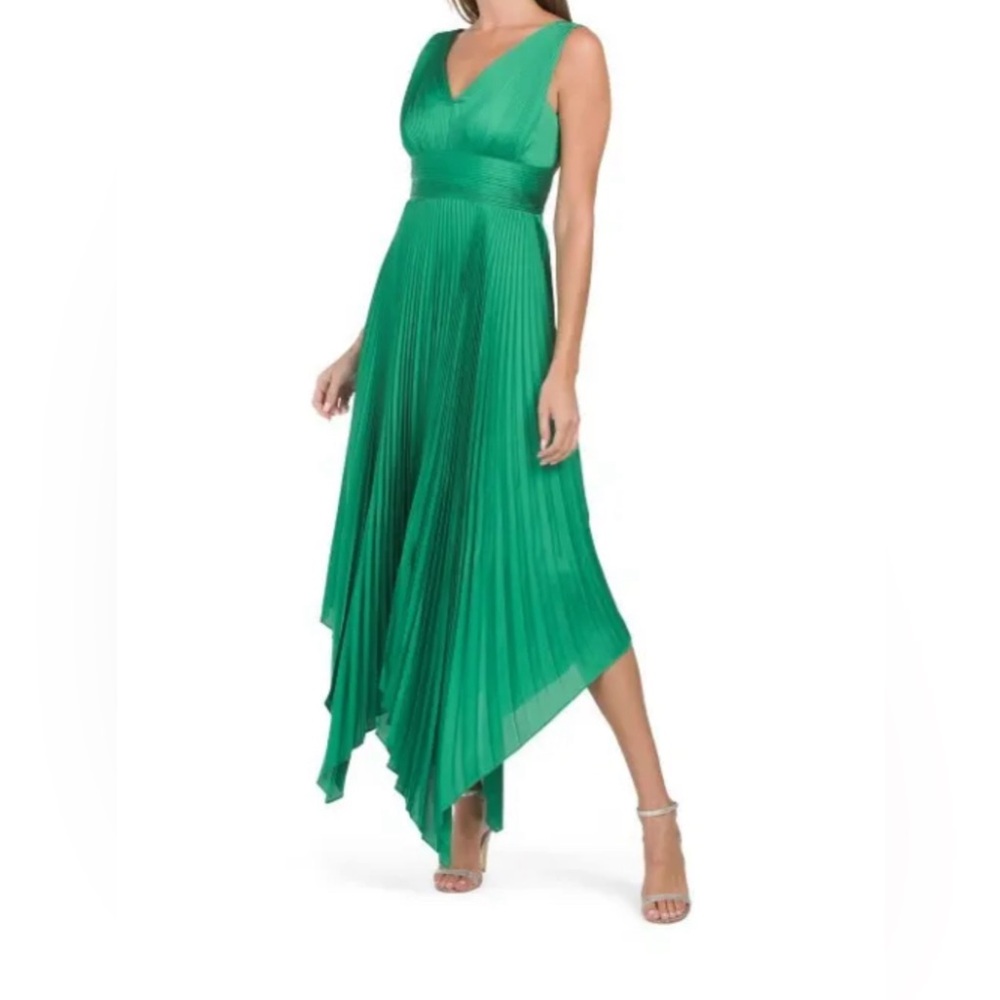 BCBGMAXAZRIA Pleated Asymmetric Gown Size 4 Like New